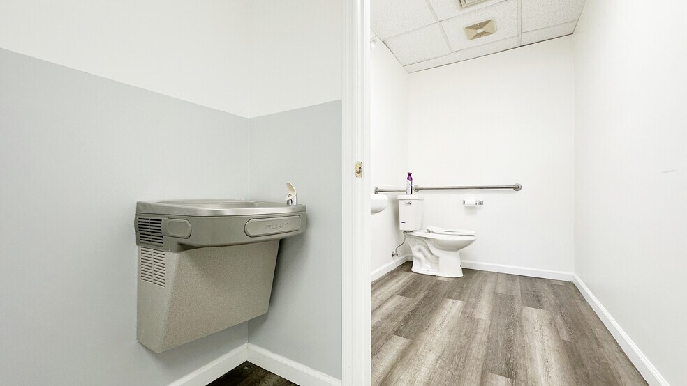 More Photos Of 7125 Reading Rd, Cincinnati Medical For Sale