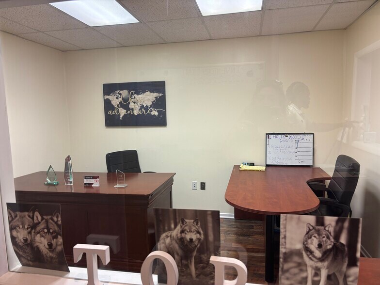 More Photos Of 12750 Ventura Blvd, Studio City Loft Creative Space For Lease