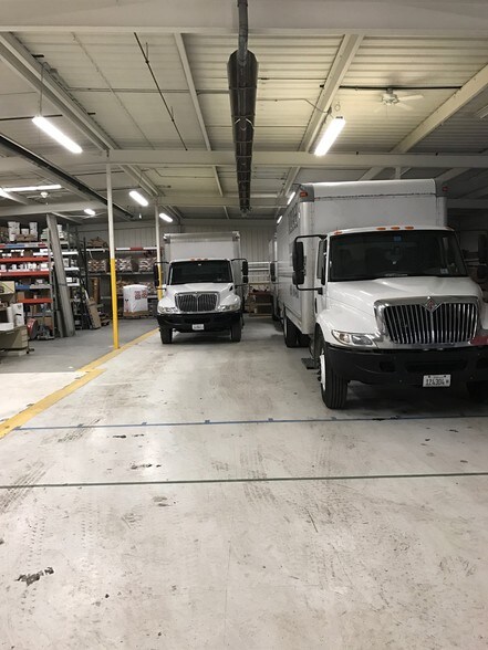 More Photos Of 620-630 Heartland Dr, Sugar Grove Warehouse For Lease