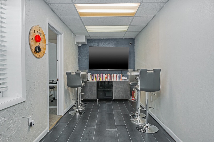 More Photos Of 3848 Central Ave, Saint Petersburg Office For Lease