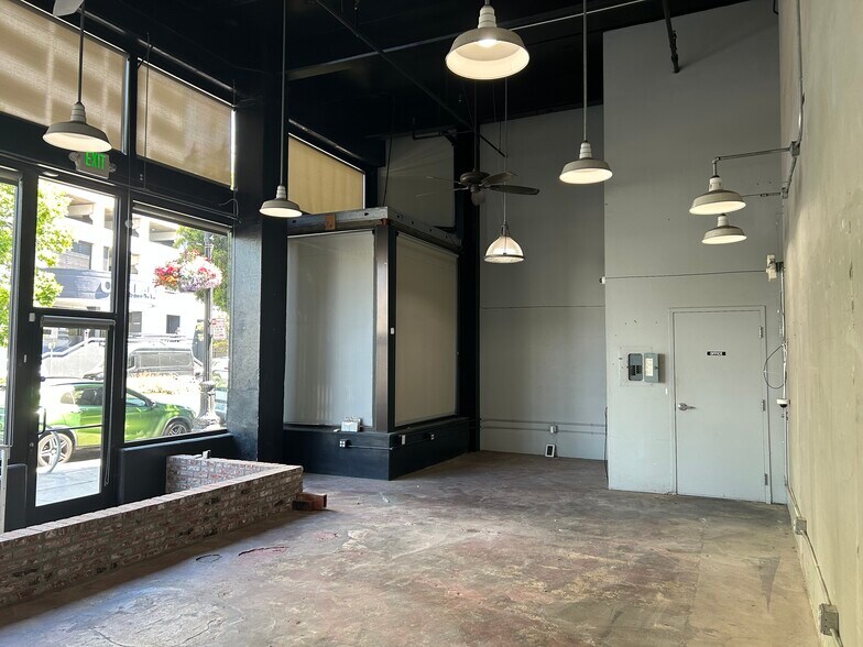 More Photos Of 2355 Broadway, Oakland Apartments For Lease