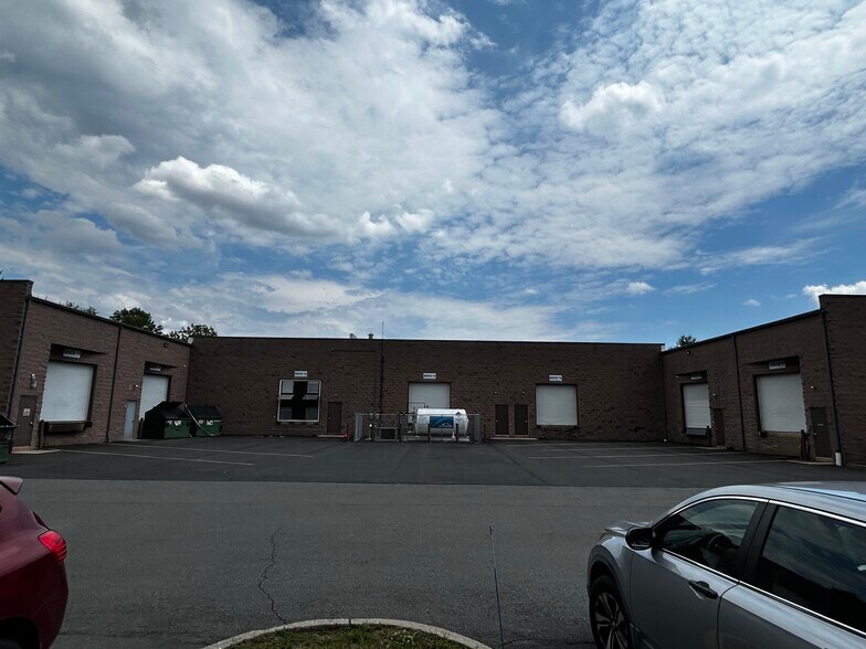 More Photos Of 14-16 Thomas J Rhodes Industrial Dr, Trenton Warehouse For Lease