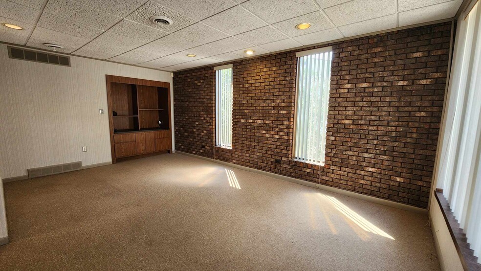 More Photos Of 25614-25616 Jefferson Ave, Saint Clair Shores Office For Lease
