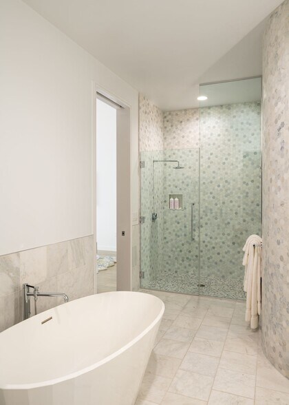 More Photos Of 1200 S Figueroa St, Los Angeles Apartments For Lease