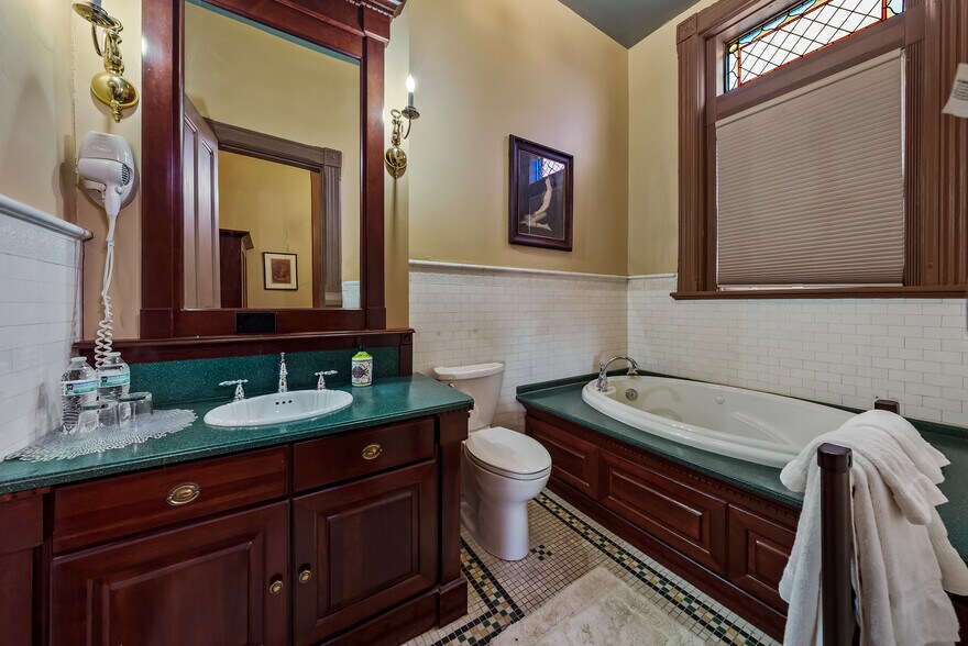 More Photos Of 809 Hall St, Saint Joseph Hospitality For Sale