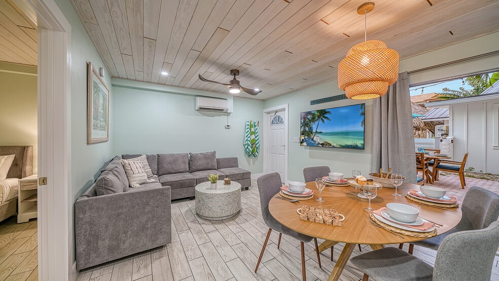 More Photos Of 104 Avenida Veneccia, Siesta Key Multifamily For Sale