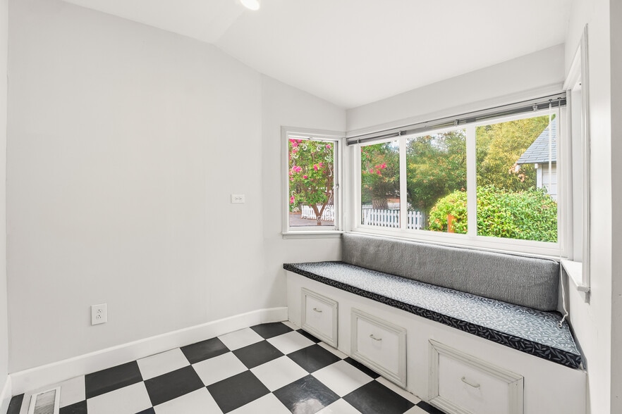More Photos Of 704 N State St, Ukiah Medical For Sale