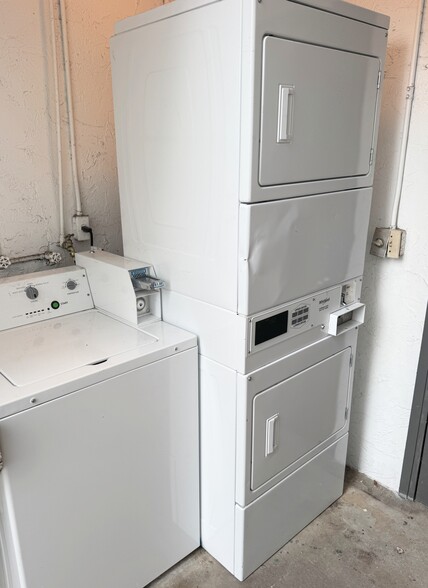 More Photos Of 2015 S Tuttle Ave, Sarasota Medical For Sale