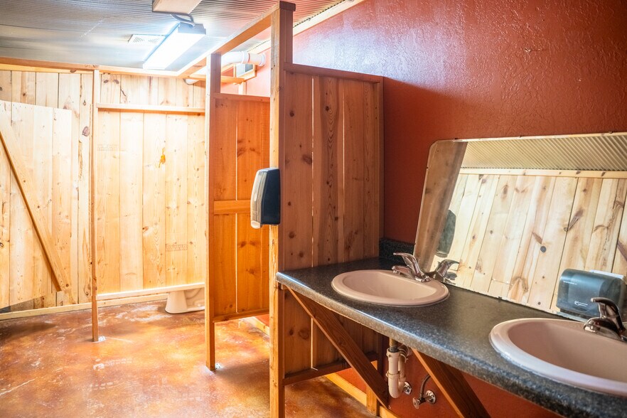 More Photos Of 1002 Old 66 Rd, Hydro Land For Sale