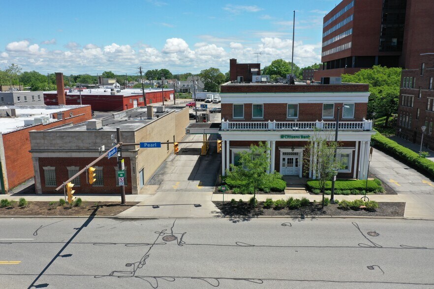 Primary Photo Of 4209-4221 Pearl Rd, Cleveland General Retail For Lease