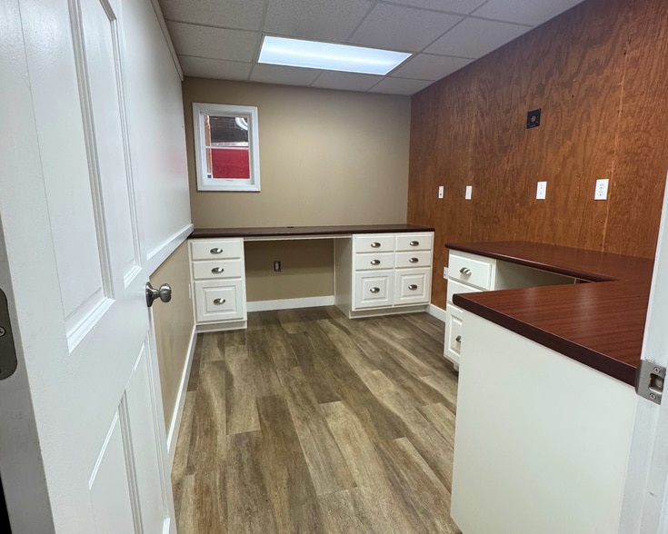 More Photos Of 2230 W Coliseum Blvd, Fort Wayne Office For Sale