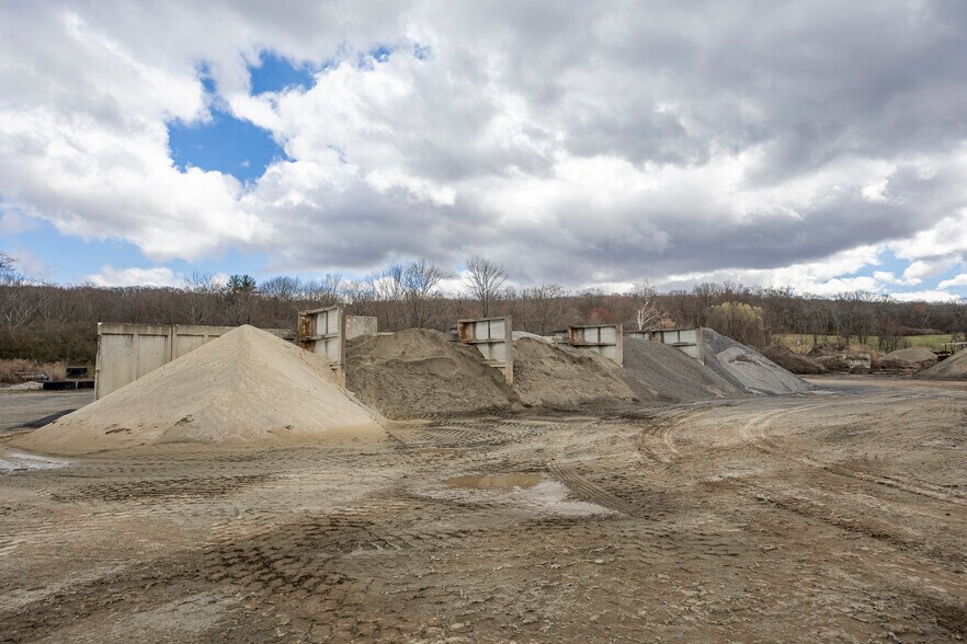 More Photos Of 12 Hunns Lake Rd, Stanfordville Flex For Sale