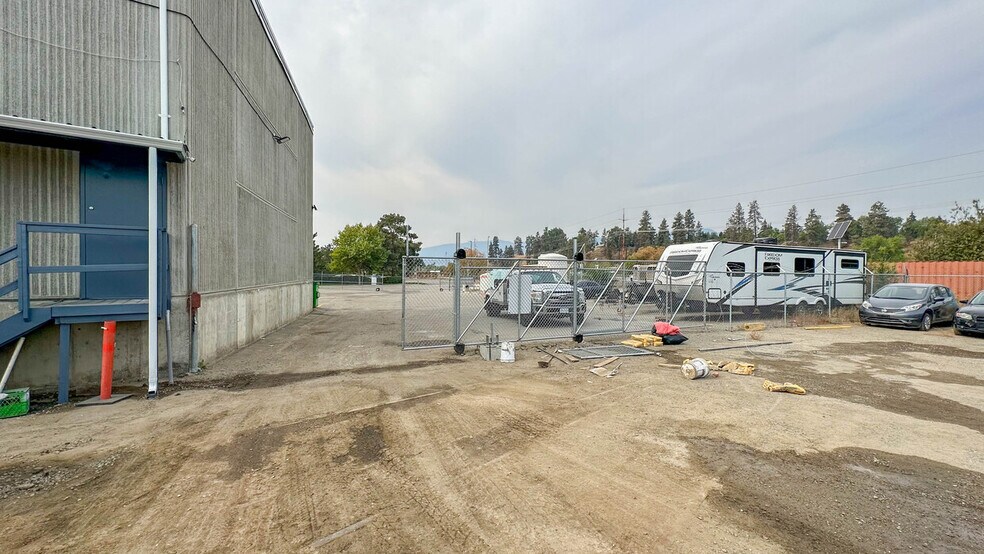 More Photos Of 1505 Hardy St, Kelowna Warehouse For Sale