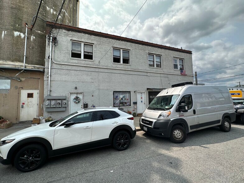 More Photos Of 22 Van Buren Ave, Floral Park Warehouse For Lease