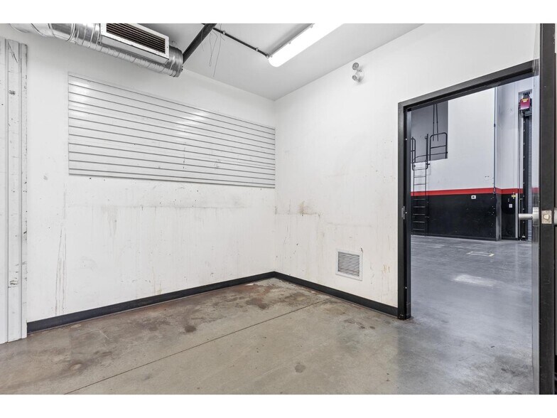 More Photos Of 45949 Rowat Av, Chilliwack Auto Repair For Sale