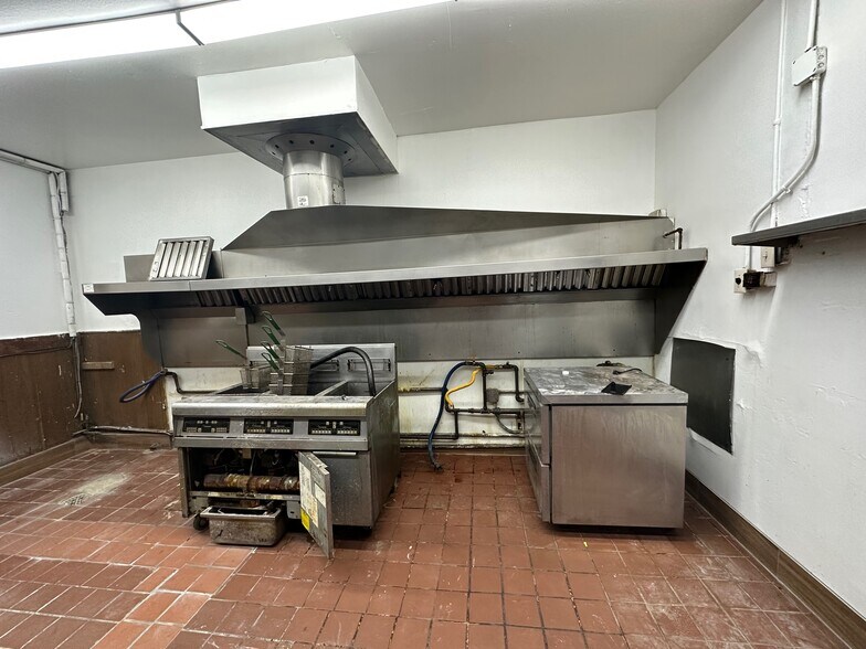 More Photos Of 1124 Washington Way, Longview Restaurant For Sale