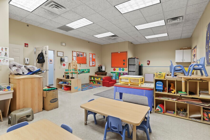 More Photos Of 1631 Main St, Niagara Falls Industrial For Sale