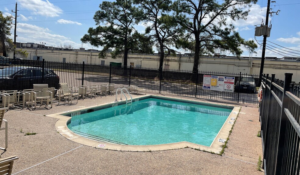 More Photos Of 12500 North Fwy, Houston Hotel For Sale