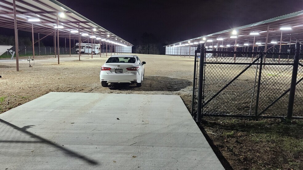 More Photos Of 26410 Hufsmith Conroe Rd, Magnolia Self Storage For Sale