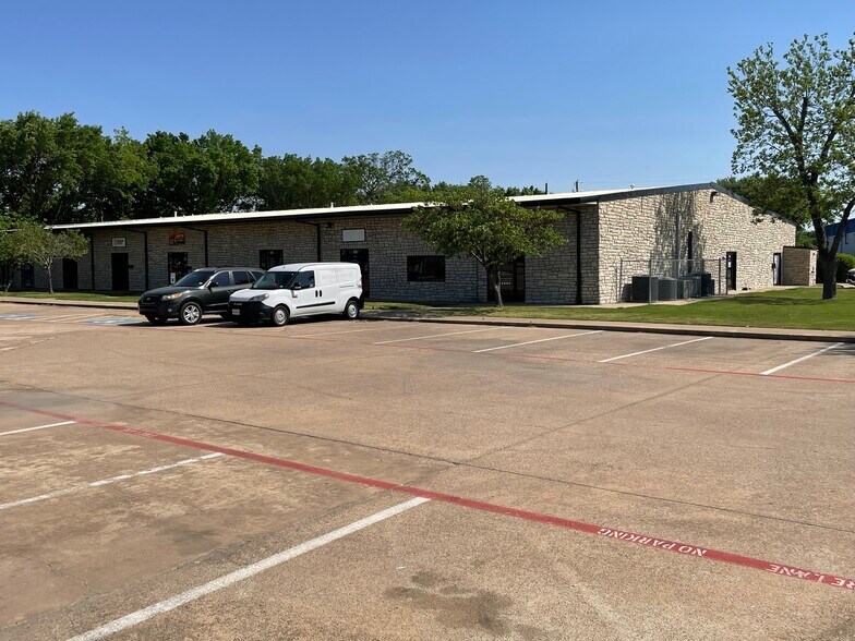 Primary Photo Of 194 Industrial Blvd, McKinney Showroom For Lease