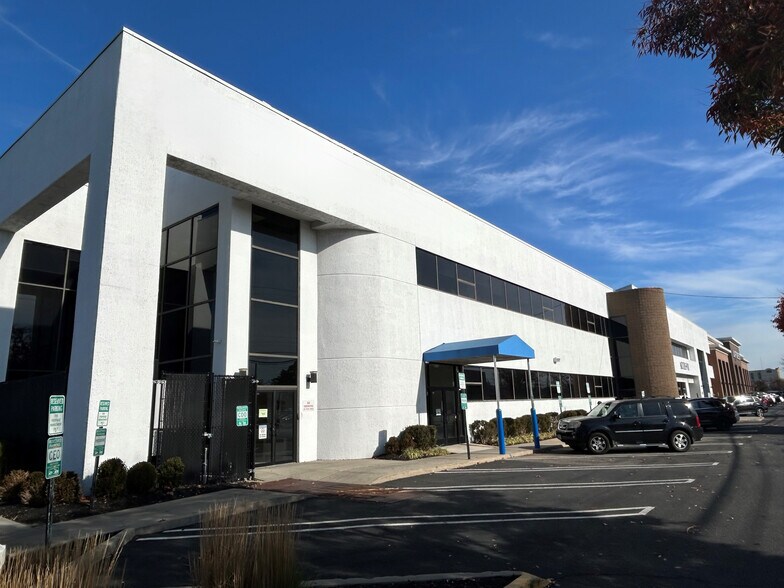 Primary Photo Of 711 Stewart Ave, Garden City General Retail For Lease