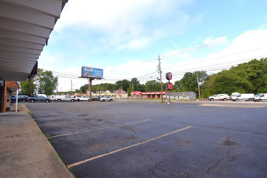 More Photos Of 1305-1363 S Raccoon Rd, Austintown Storefront For Sale