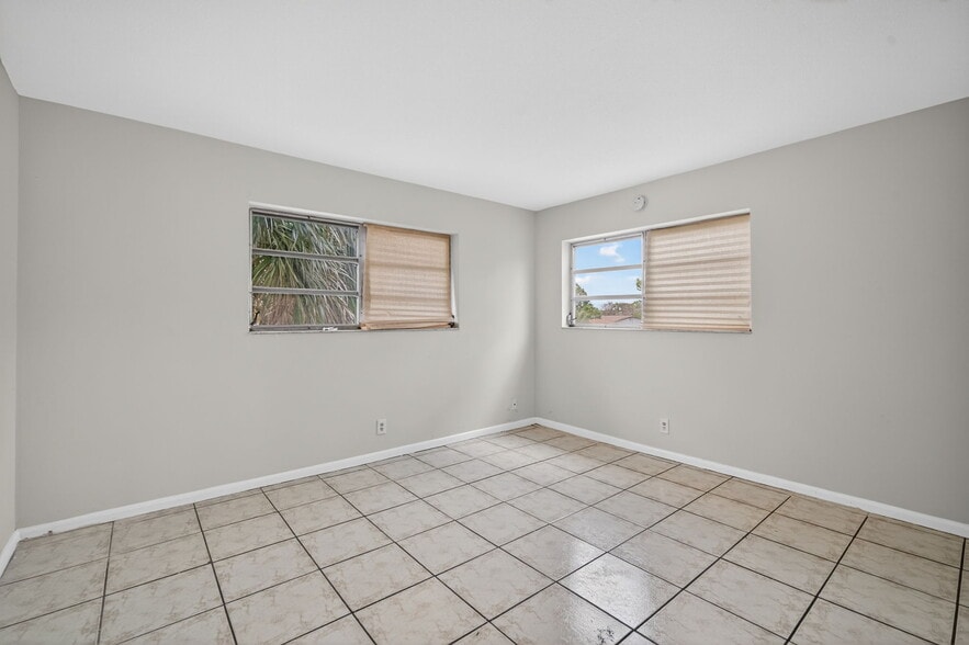 More Photos Of 461 Sunshine Dr, Coconut Creek Apartments For Sale