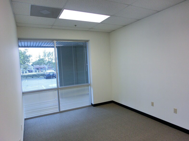 More Photos Of 12711 Ramona Blvd, Baldwin Park Warehouse For Lease