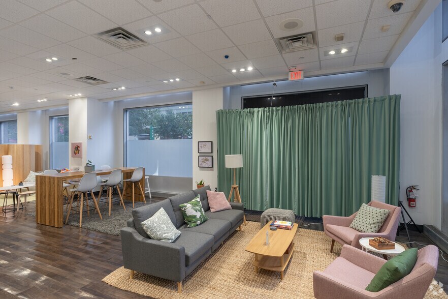 More Photos Of 2005 Market St, Philadelphia Office For Lease