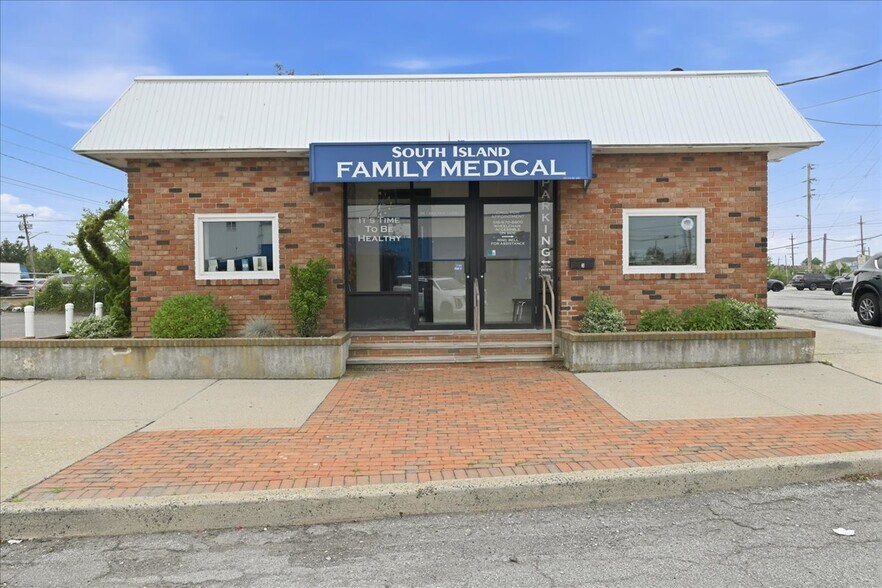 Primary Photo Of 3 California Pl S, Island Park Medical For Sale
