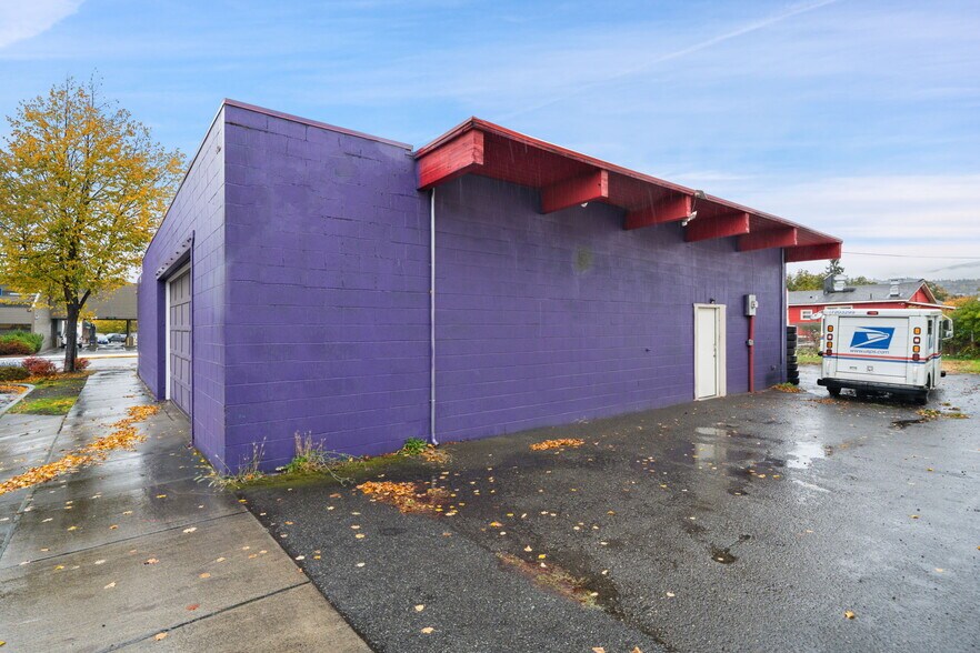 More Photos Of 209 S Sequim Ave, Sequim General Retail For Lease