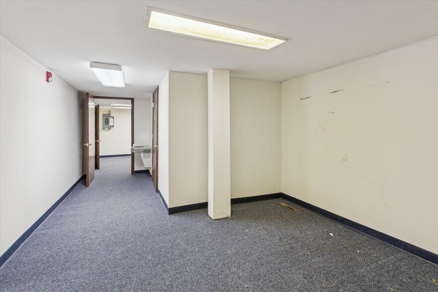 More Photos Of 711 Washington Ave, Bay City Medical For Sale