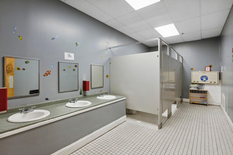 More Photos Of 1710 W Passyunk Ave, Philadelphia Flex For Lease