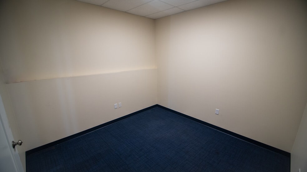 More Photos Of 250 Edwards Ave, New Castle Warehouse For Lease