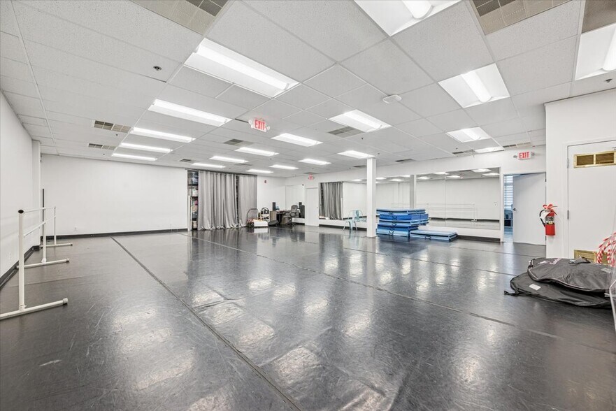 More Photos Of 258 King George Rd, Warren Office For Sale