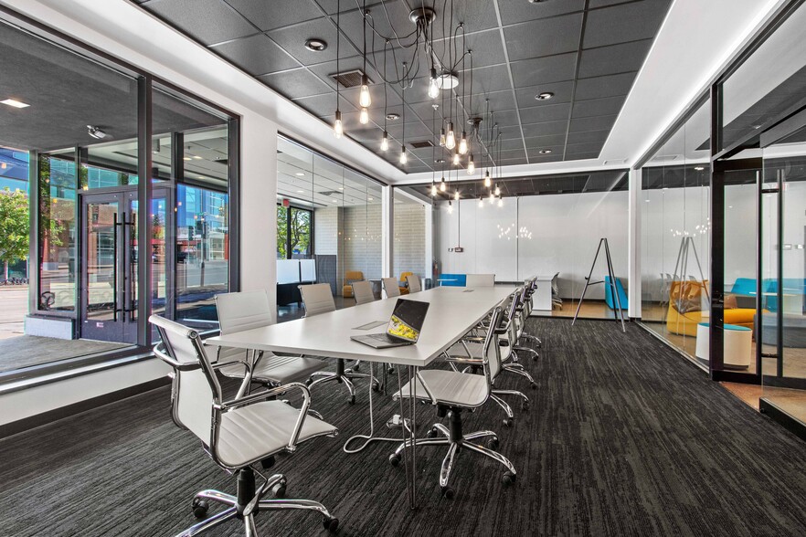 More Photos Of 423 W College Ave, Appleton General Retail For Sale