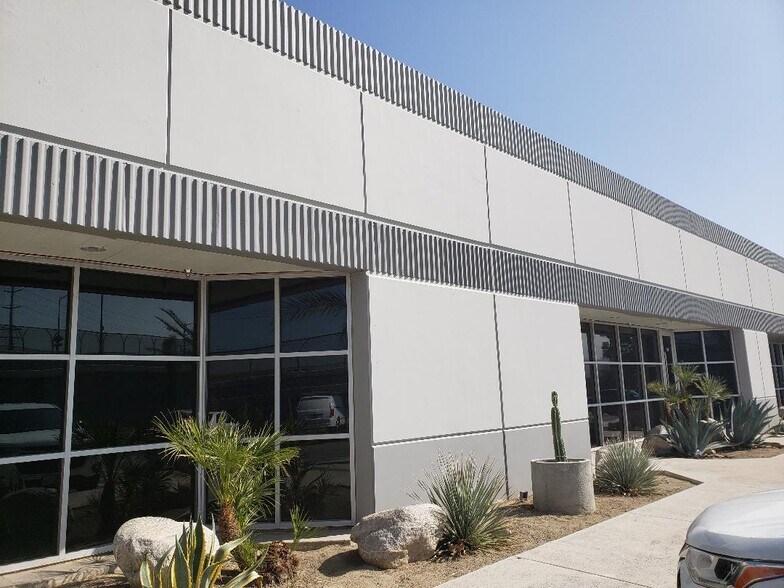 More Photos Of 2211 S Hunts Ln, San Bernardino Showroom For Lease