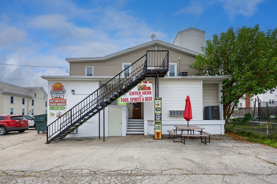 More Photos Of 157 E Broadway, Red Lion Restaurant For Sale