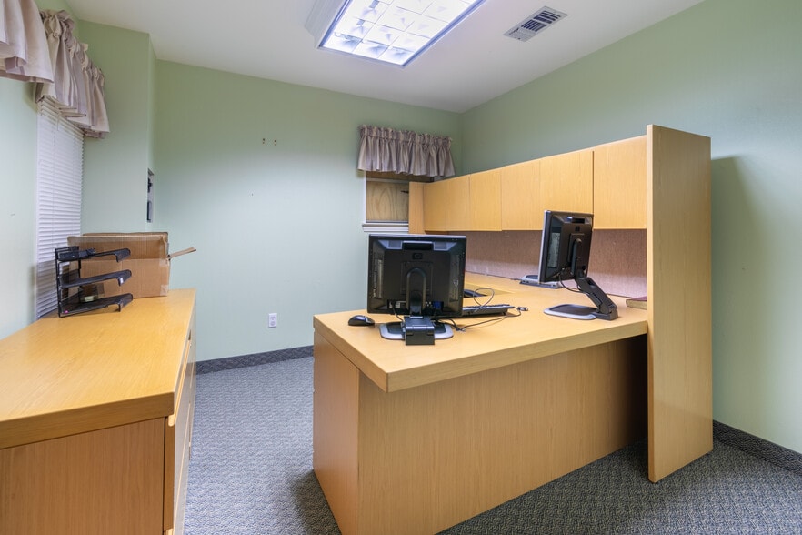 More Photos Of 6409 W Poly Webb Rd, Arlington Schools For Sale