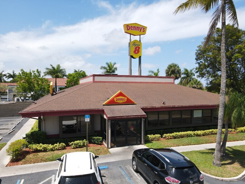 More Photos Of 4102 W Blue Heron Blvd, Riviera Beach Restaurant For Sale