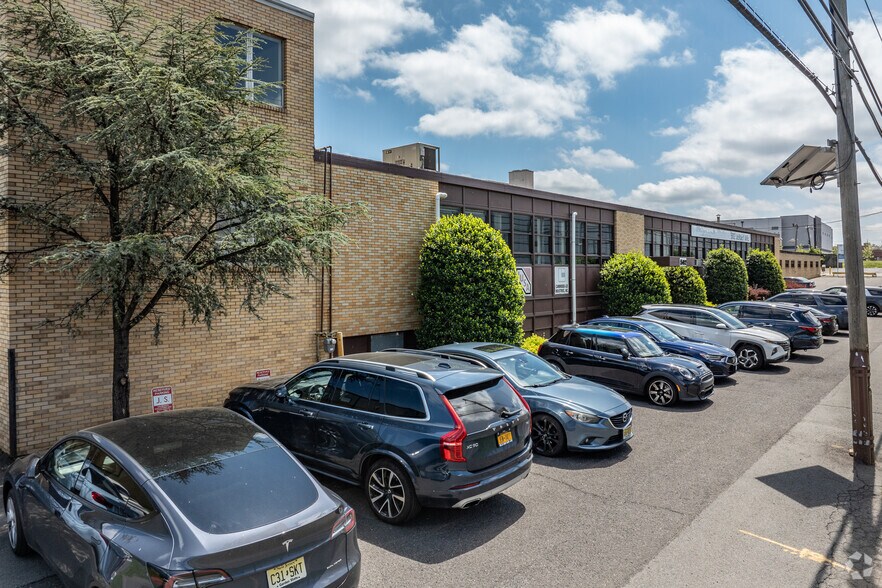 More Photos Of 502 Jersey Ave, New Brunswick Warehouse For Lease