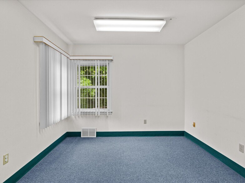 More Photos Of 1830 Route 209, Brodheadsville Office For Sale