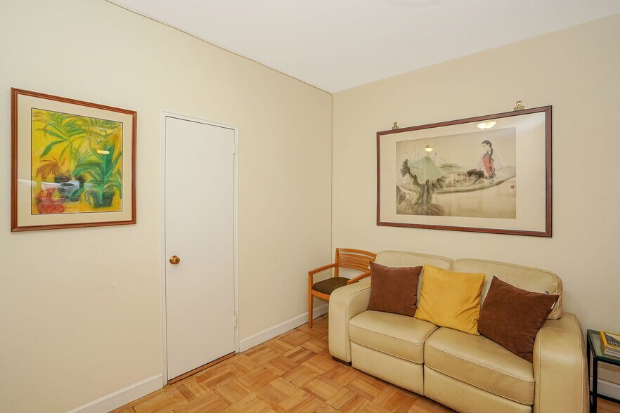 More Photos Of 11050 71st Rd, Forest Hills Apartments For Sale