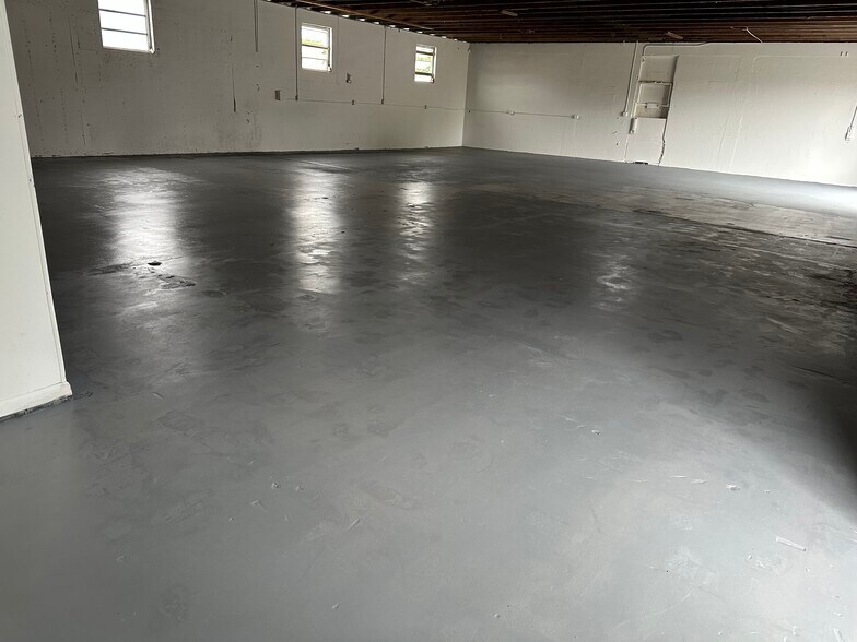 More Photos Of 3313 Oleander Ave, Fort Pierce Warehouse For Lease