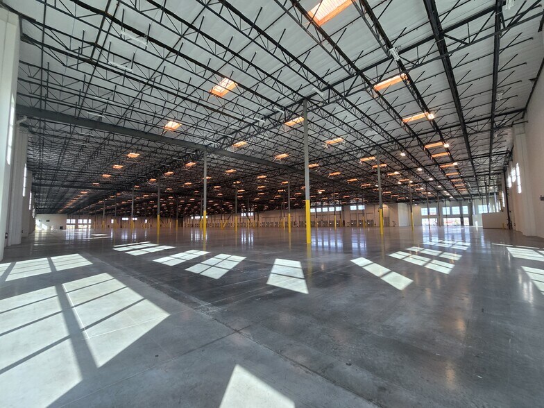 More Photos Of 23840-23842 Rider St, Perris Distribution For Lease