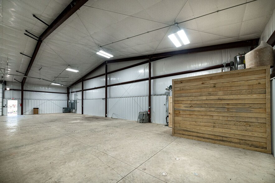 More Photos Of 881 Barnetts Bridge Rd, Jackson Light Distribution For Sale