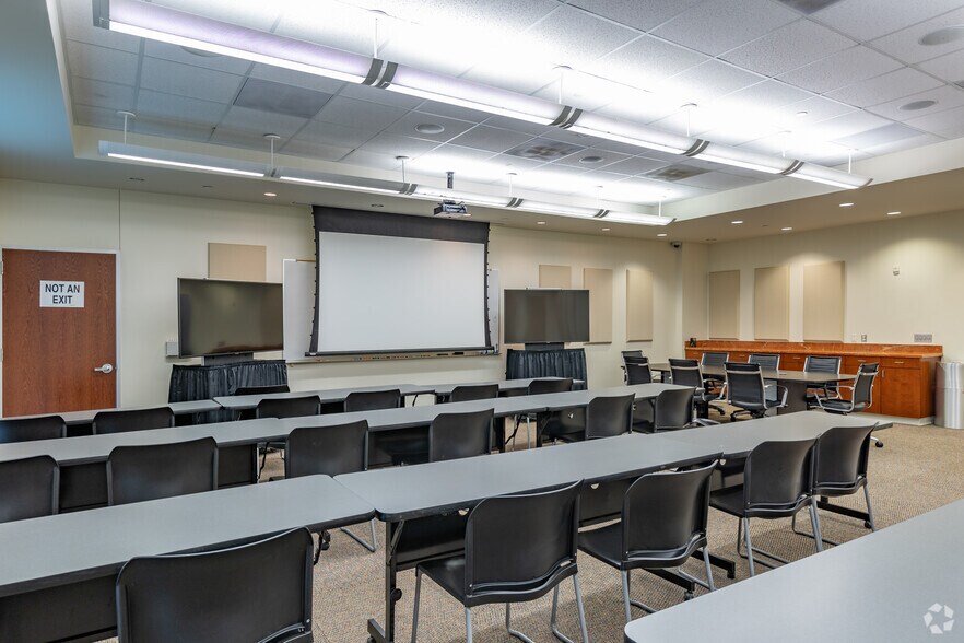 More Photos Of 9949 W Sam Houston Pky N, Houston Office For Lease