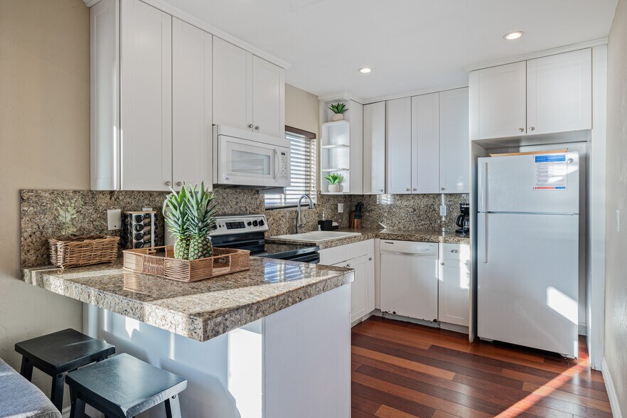 More Photos Of 1352-1364 Sunset Cliffs Blvd, San Diego Apartments For Sale