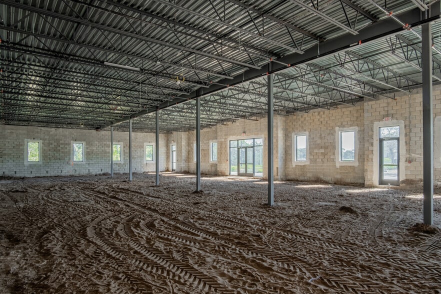 More Photos Of 11125 Corridor Pl, Bradenton Storefront Retail Office For Sale