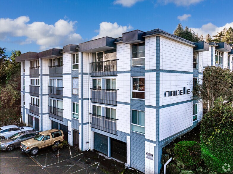 Primary Photo Of 51 Hayes Pl SW, Renton Apartments For Sale